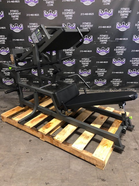 The PRIME Plate Loaded EXTREME ROW. . This piece like all of our equipment  is equipped with our Smart Strength Technology. Giving the use